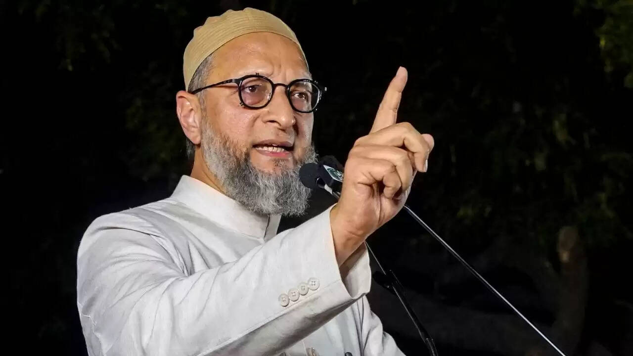 क्या भारत-पाकिस्तान मैच से ज्यादा महत्वपूर्ण हैं 26 जिंदगियाँ? ओवैसी का सवाल