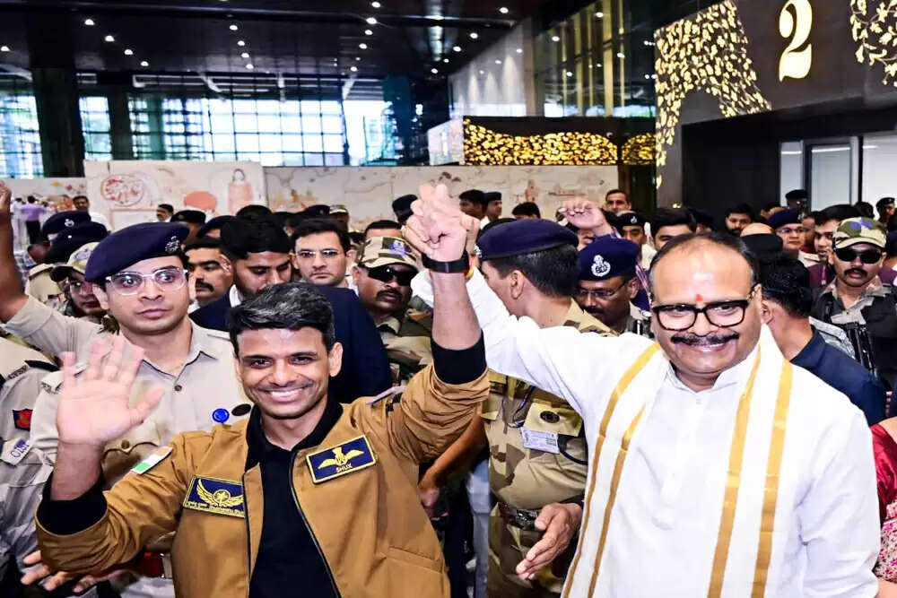 अंतरिक्ष यात्री शुभांशु शुक्ला ने छात्रों से साझा किए अनुभव