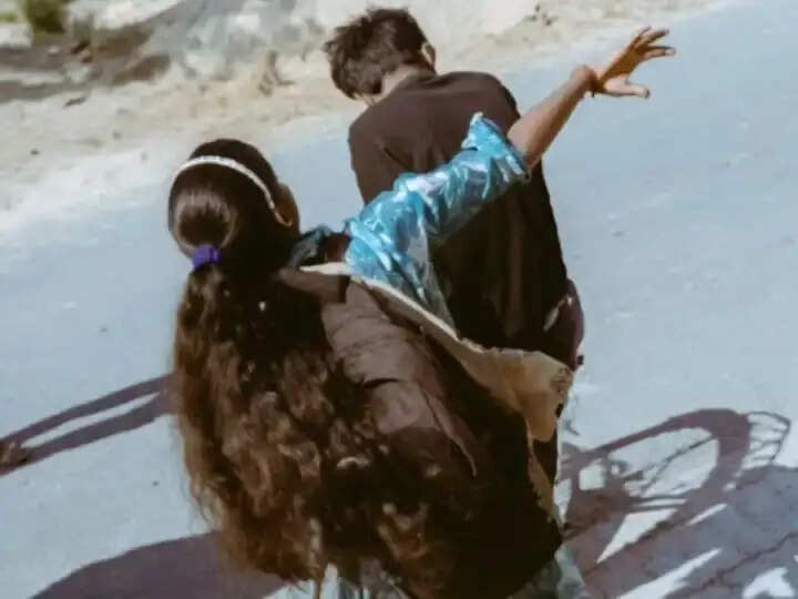 छात्रा के साथ छेड़खानी का मामला: मनचले को थप्पड़ मारकर भागाया