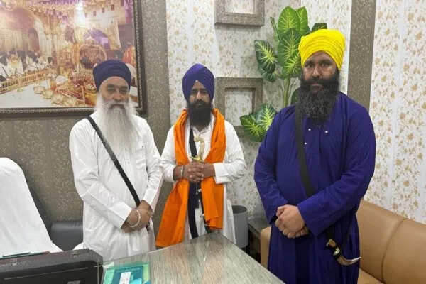 कोलकाता में गुरु गोबिंद सिंह और गुरु तेग बहादुर के शहादत दिवस पर विशेष समागम