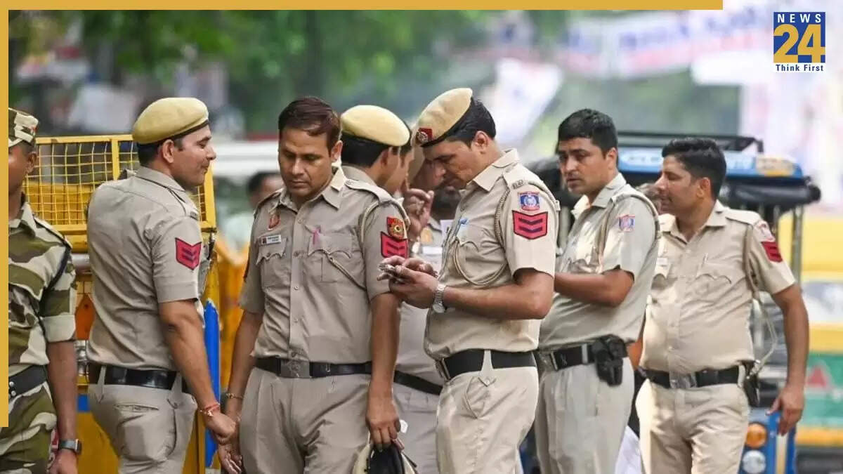 दिल्ली में पुलिसकर्मियों के खिलाफ मकान मालिकों का विरोध अभियान