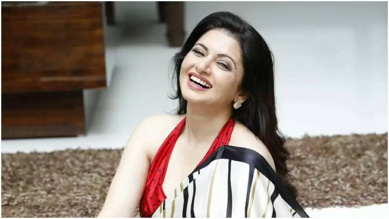 भाग्यश्री सड़क दुर्घटना में बाल-बाल बचीं