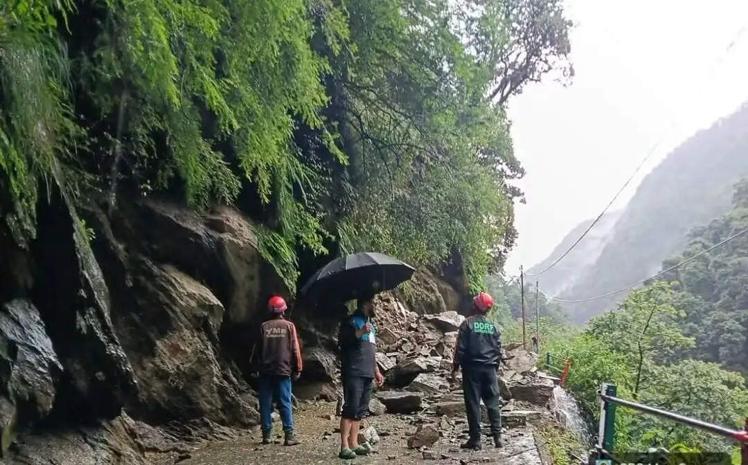 केदारनाथ यात्रा पर बारिश का असर, पैदल मार्ग बाधित