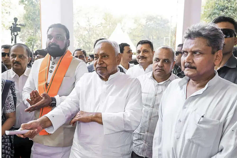 बिहार में नीतीश कुमार का इस्तीफा: संवैधानिक स्थिति पर बहस