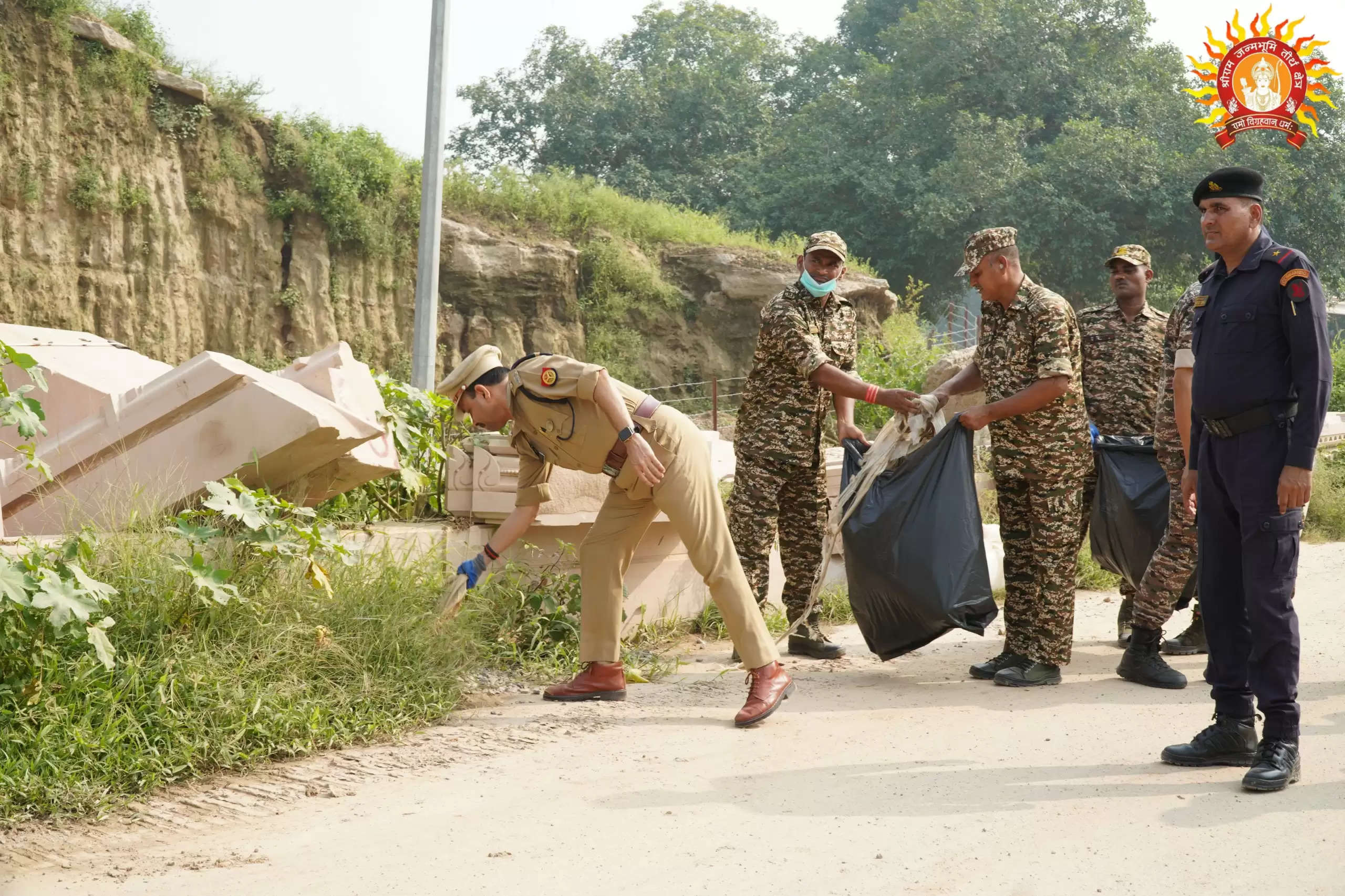 श्रीराम जन्मभूमि मंदिर परिसर में चलाया गया सफाई अभियान