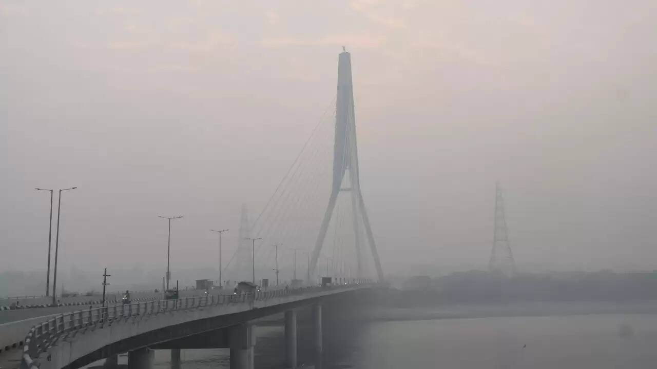 दिल्ली में प्रदूषण का स्तर बढ़ा, स्वास्थ्य पर गंभीर प्रभाव