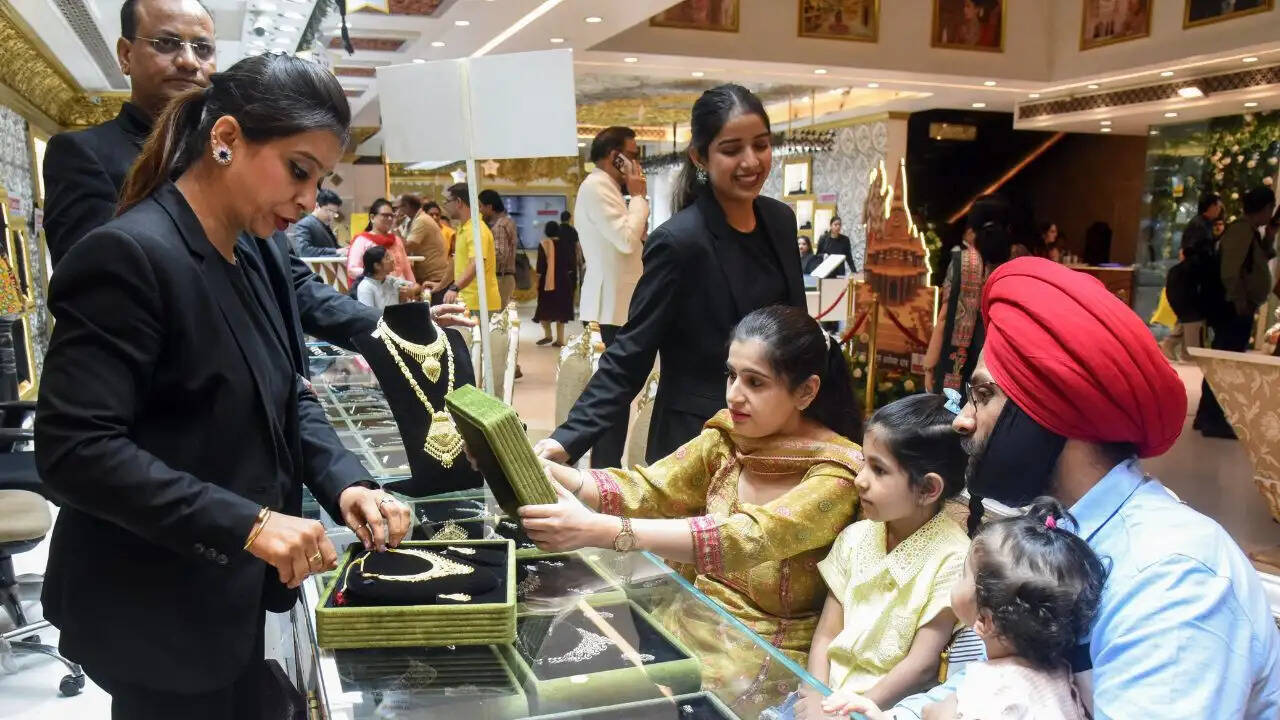 दिल्ली में सोने और चांदी के दामों में वृद्धि