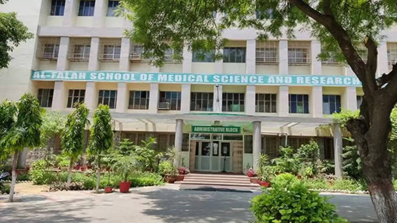 दिल्ली में कार धमाके के बाद अल-फलाह यूनिवर्सिटी की सदस्यता रद्द