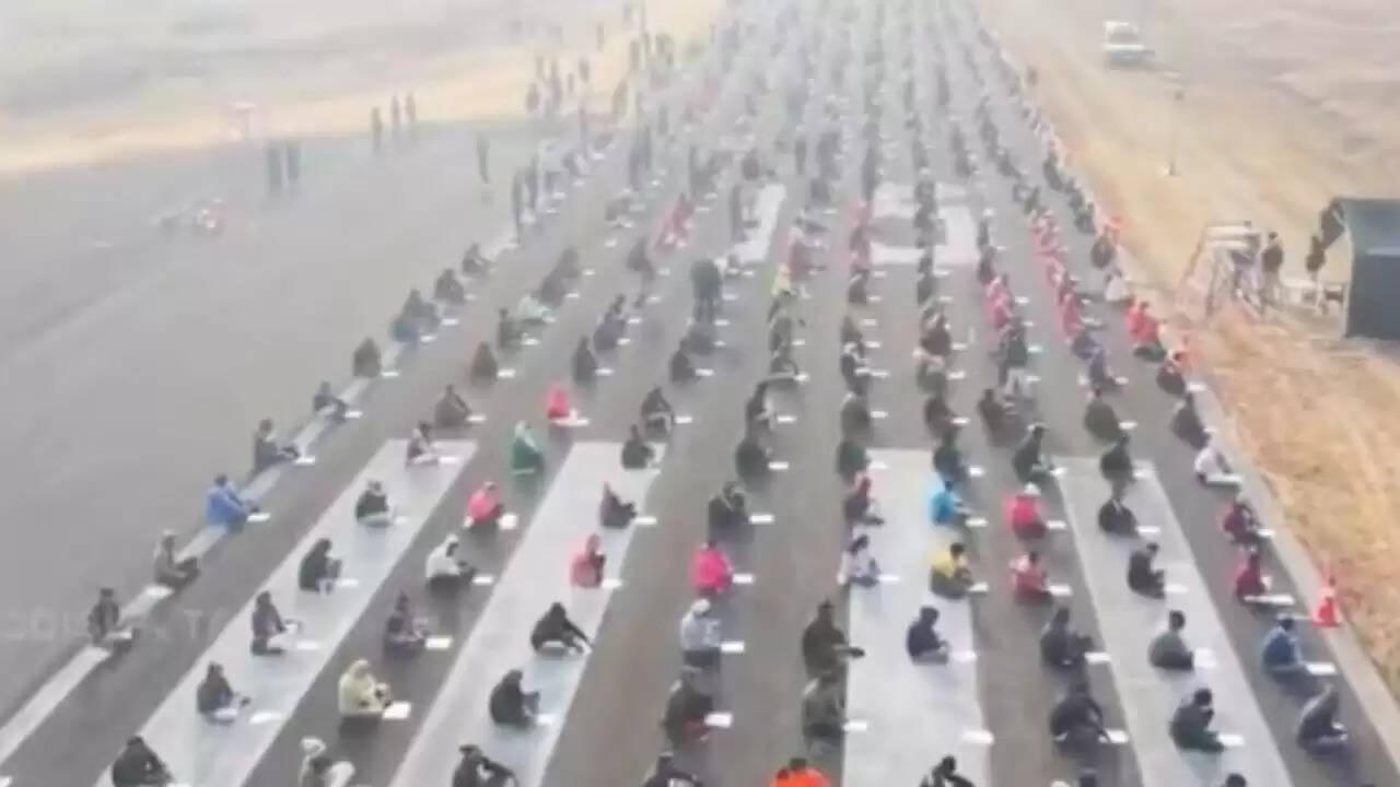 ओडिशा में होम गार्ड परीक्षा: 8,000 अभ्यर्थियों की भीड़ ने बढ़ाई राजनीतिक बहस