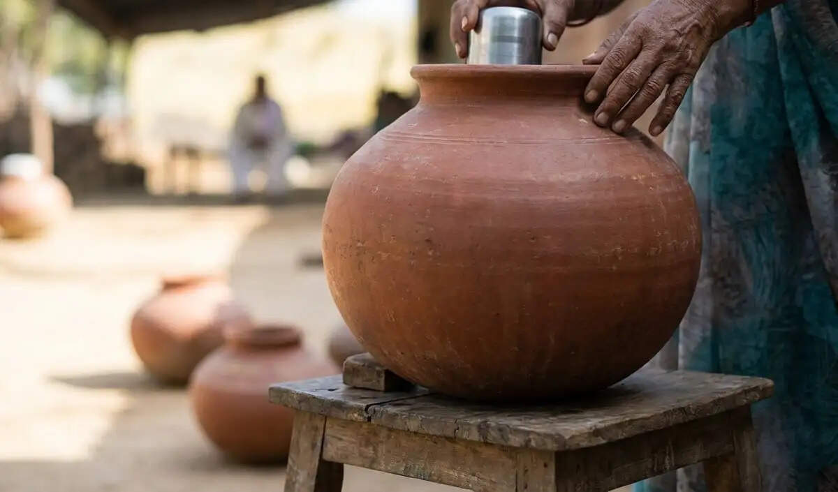 गर्मी में मटके का पानी: ठंडा और ताजगी भरा विकल्प