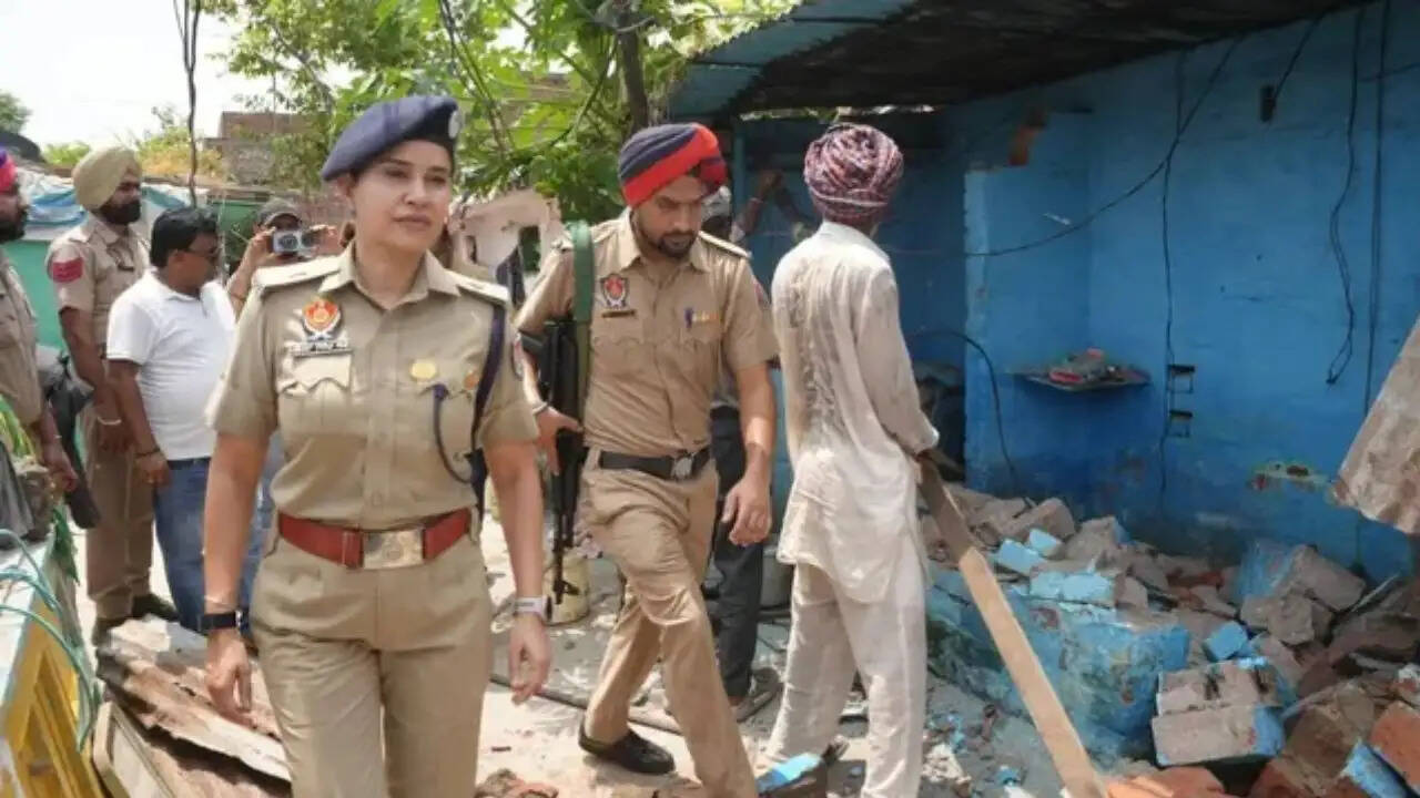 मोहाली में नशा तस्करी के खिलाफ प्रशासन की सख्त कार्रवाई