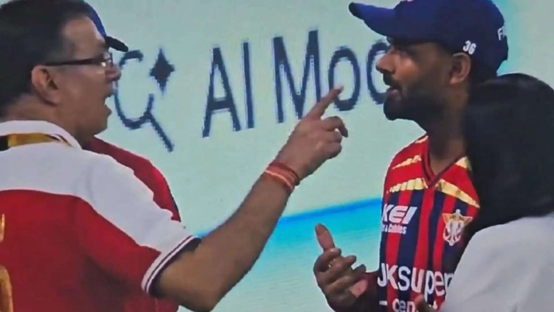 दिल्ली कैपिटल्स ने लखनऊ सुपर जायंट्स को हराया, कप्तान पंत और गोयनका के बीच बहस की तस्वीरें वायरल