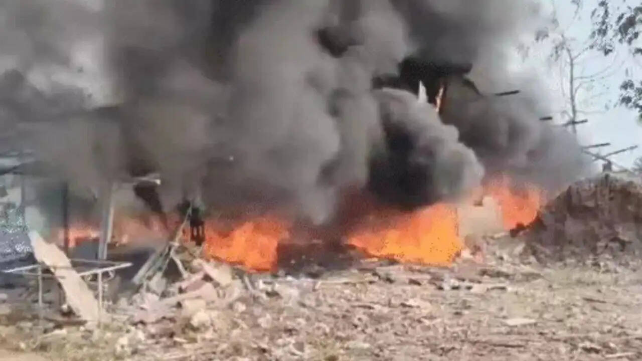 आंध्र प्रदेश में पटाखा फैक्ट्री में विस्फोट, 18 लोगों की मौत