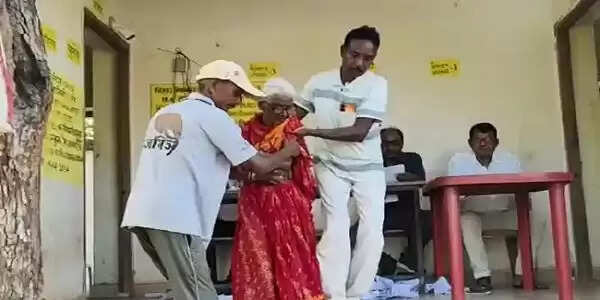 मुंगेर जिले के भीमबांध इलाके में 20 साल बाद मनाया गया लोकतंत्र का जश्न