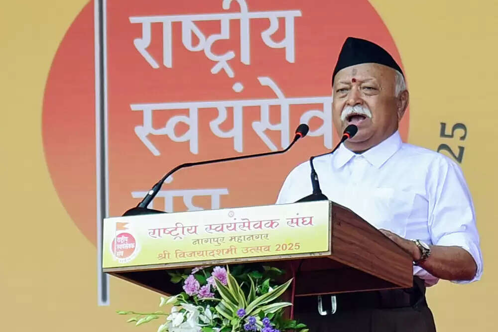 आरएसएस की शताब्दी पर भागवत के विचार: राजनीति और नक्सलवाद पर गहरी बातें