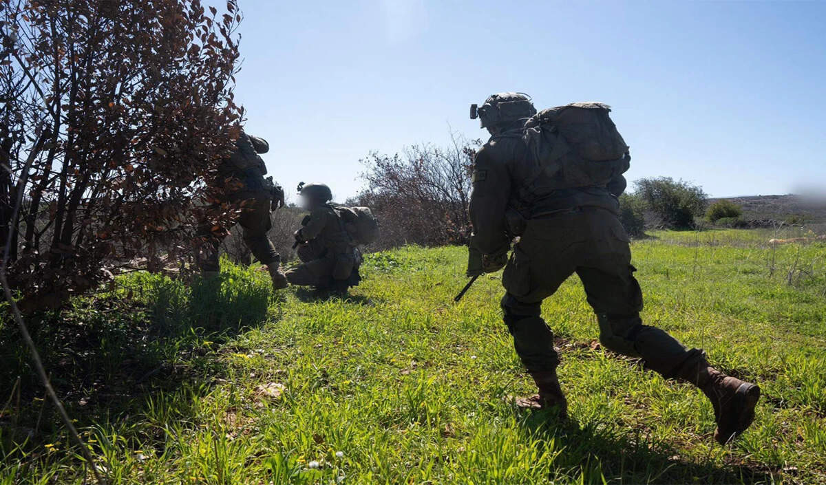 इजरायली बलों ने लेबनान में हिजबुल्लाह के ठिकानों पर किया बड़ा हमला