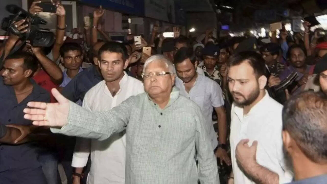 लालू यादव के लिए महत्वपूर्ण दिन: लैंड फॉर जॉब मामले में कोर्ट का फैसला