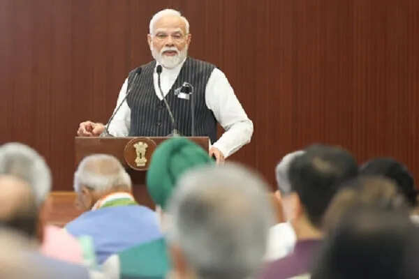 पीएम मोदी ने 11 साल की उपलब्धियों पर किया प्रकाश डालते हुए गरीब कल्याण की योजनाओं का जिक्र किया