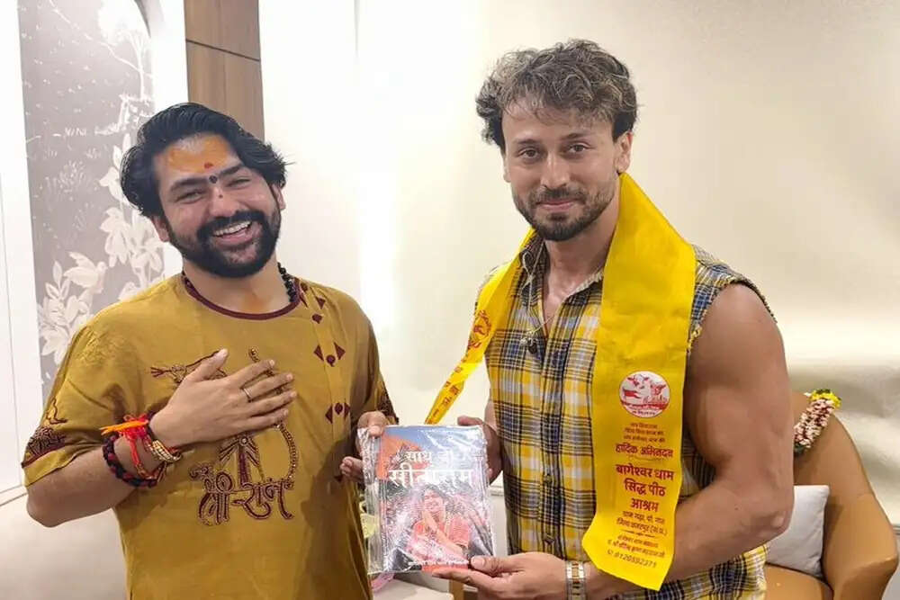 टाइगर श्रॉफ की बागेश्वर बाबा से मुलाकात: समाजसेवा पर चर्चा