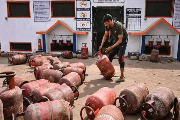 भारत में LPG कनेक्शन पर नया नियम: PNG उपभोक्ताओं को करना होगा सरेंडर