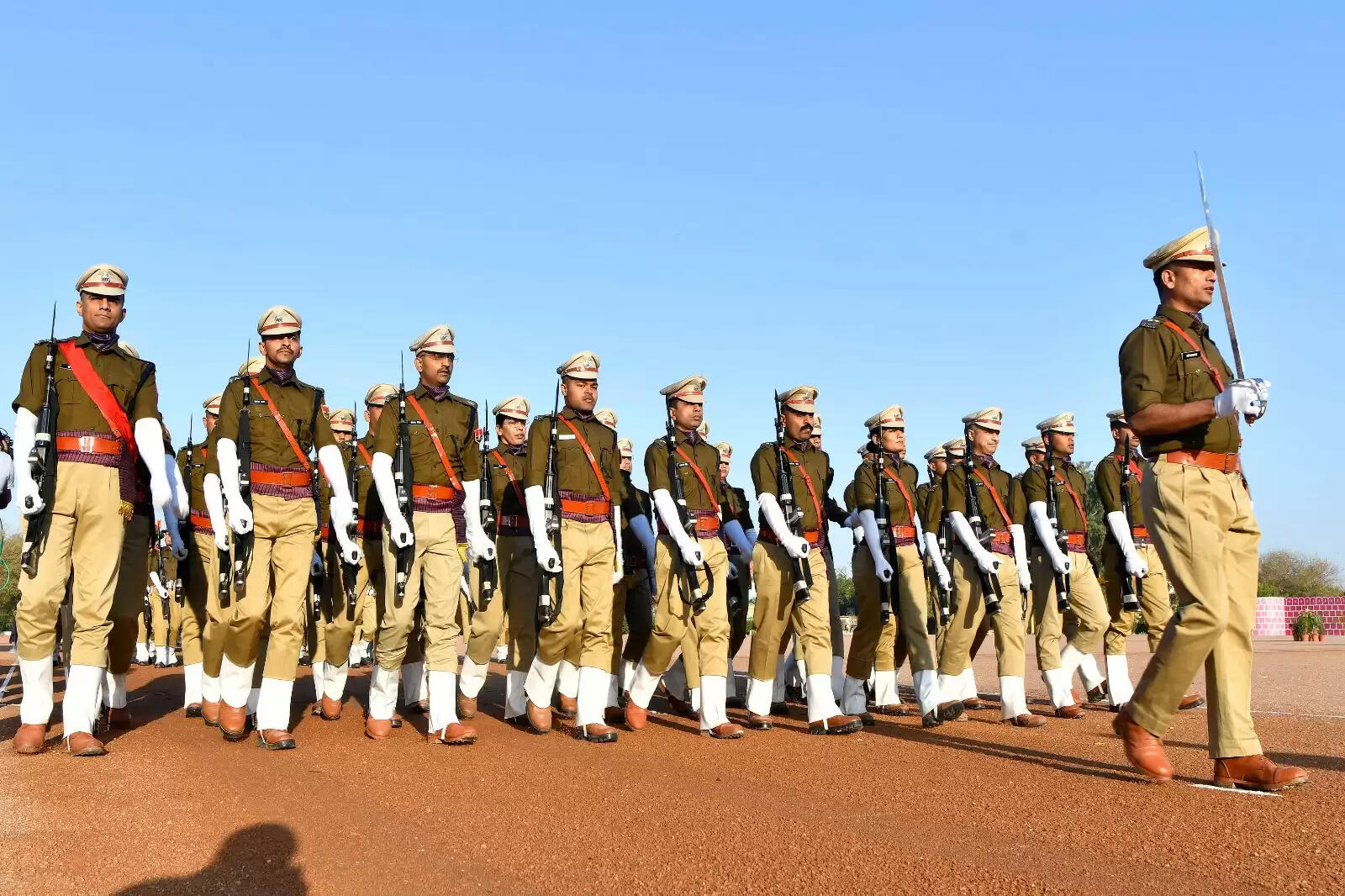 उत्कृष्ट कार्य करने वाले पुलिस अधिकारियों को डीजीपी ने केंद्रीय गृह मंत्री पदक,अति उत्कृष्ट सेवा पदक , उत्कृष्ट सेवा पदक, एवं डीजीपी डिस्क से किया सम्मानित