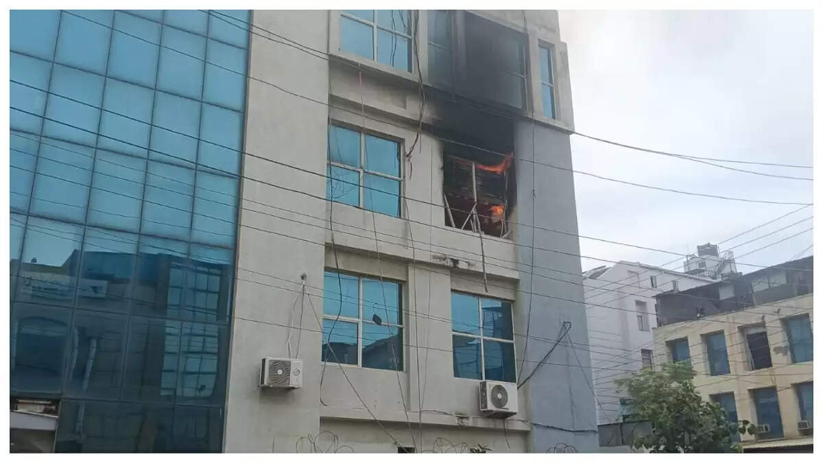 नोएडा में आईटी कंपनी में आग, एक घंटे में सभी कर्मचारियों को सुरक्षित निकाला गया