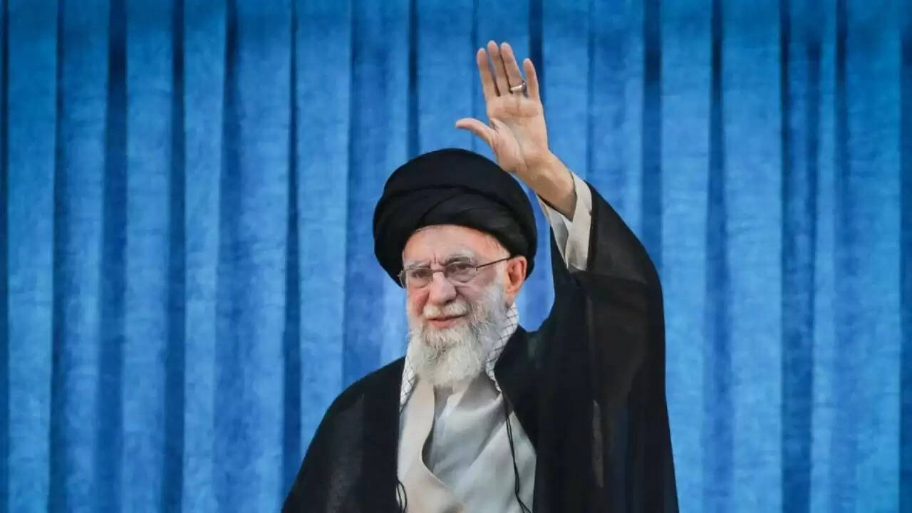 ईरान में इंटरनेट पर बढ़ती पाबंदियाँ: क्या नागरिकों का डिजिटल संपर्क खत्म होगा?