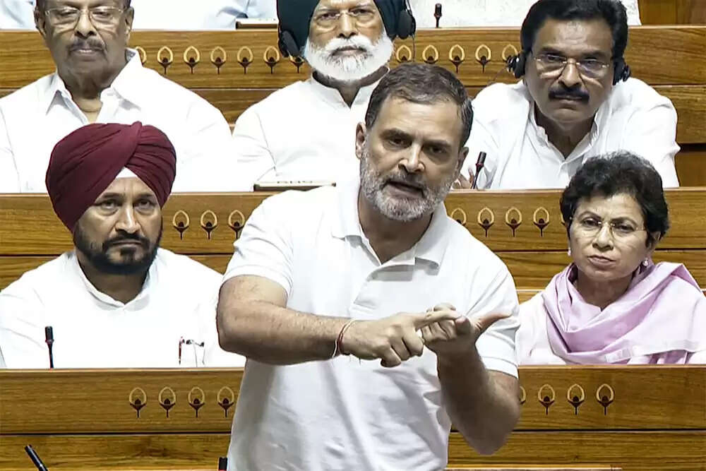 राहुल गांधी ने मोदी को दी चुनौती, ट्रंप का नाम लेने को कहा