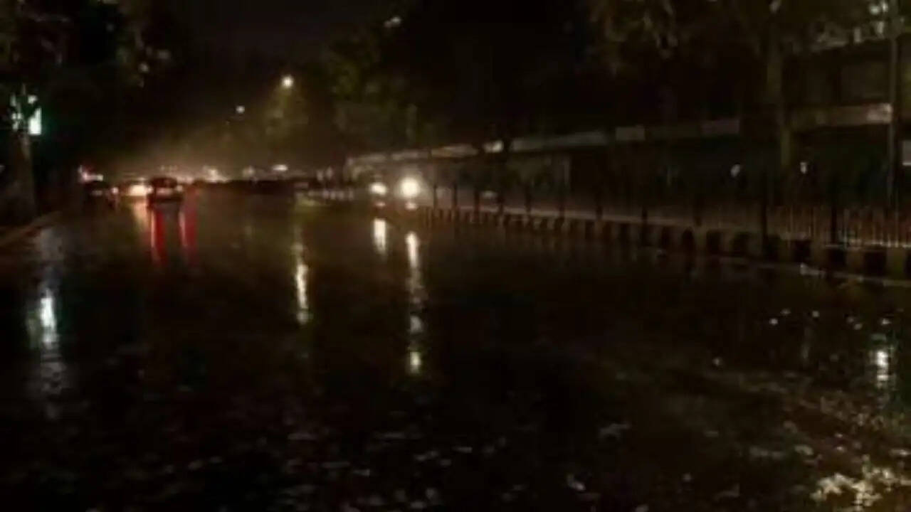 दिल्ली में मौसम में बदलाव: तेज आंधी और बारिश की संभावना