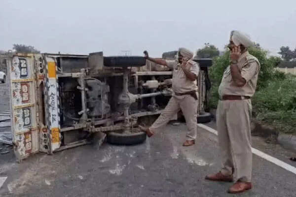 जालंधर में सड़क दुर्घटना: तीन की मौत, तीन घायल