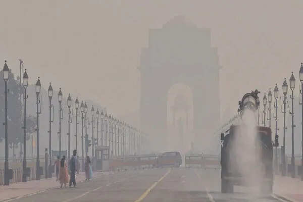 दिल्ली-NCR में प्रदूषण की स्थिति गंभीर, कई क्षेत्रों में AQI 400 के पार