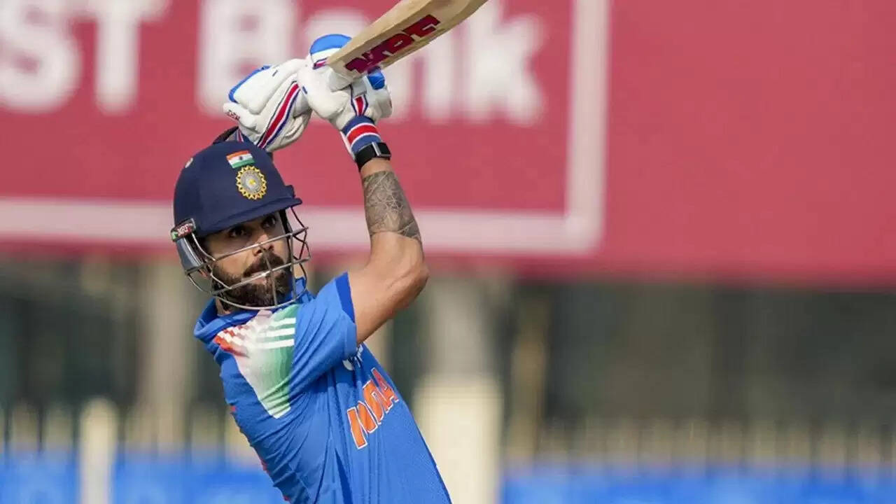 विराट कोहली का नया अंदाज़: रायपुर वनडे में पहली गेंद पर छक्का