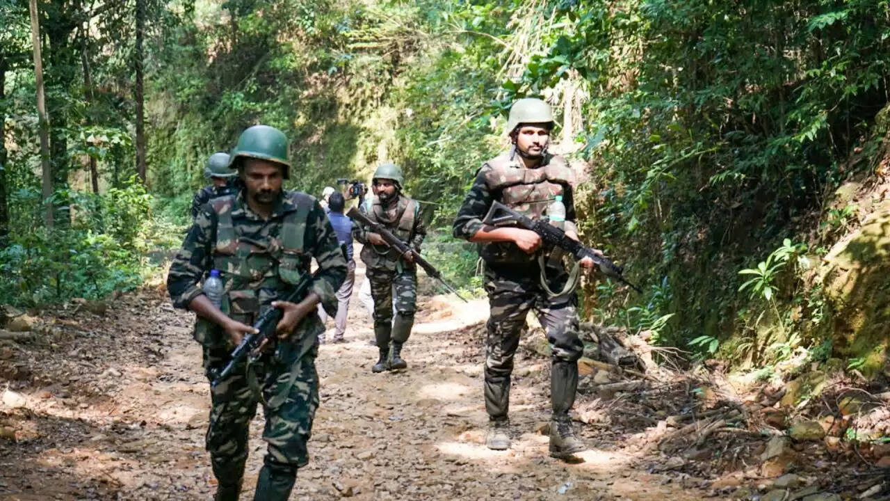 छत्तीसगढ़ में नक्सलियों के खिलाफ बड़ी कार्रवाई: चार मारे गए, 17 लाख का इनाम