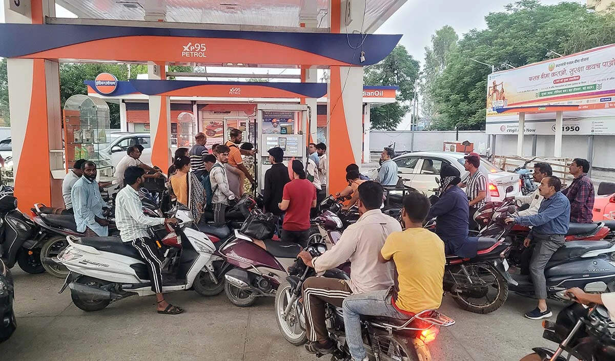 ईरान के परमाणु ठिकानों पर हमले से तेल की कीमतों में वृद्धि की आशंका
