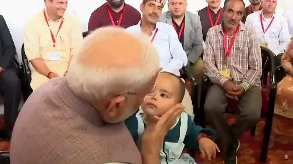 पीएम मोदी का हिमाचल दौरा: बाढ़ प्रभावित क्षेत्रों के लिए 1,500 करोड़ की सहायता
