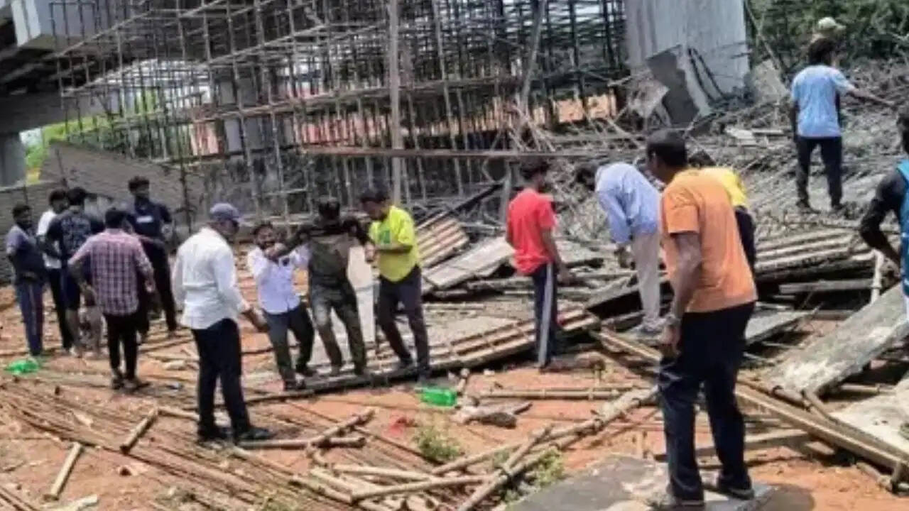 विशाखापत्तनम में रेलवे ओवरब्रिज का ढहना, 7 मजदूर घायल