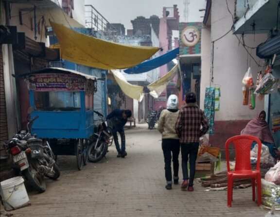 कड़ाके की ठंड से प्रभावित ग्रामीणों की प्रशासन से अलाव की मांग