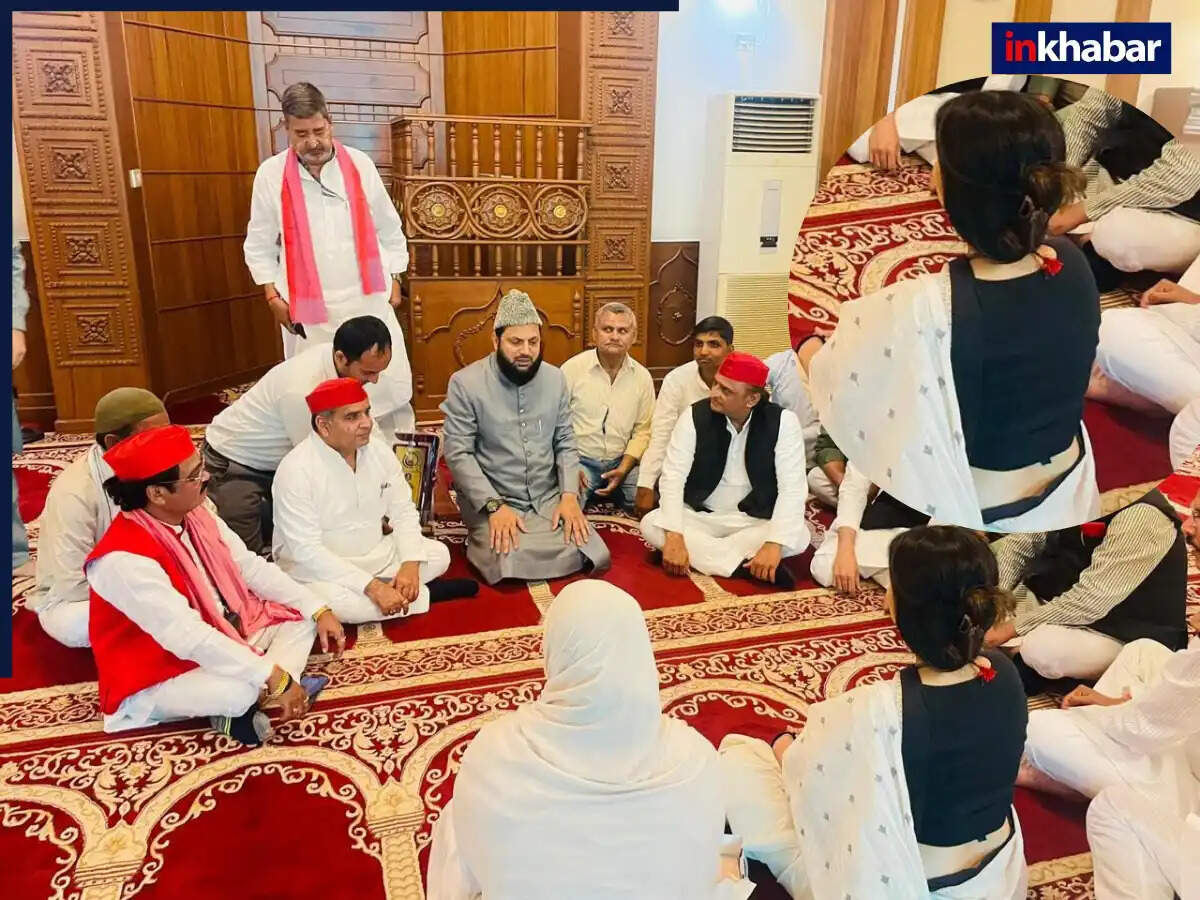 डिंपल यादव की मस्जिद में तस्वीर पर सियासी विवाद