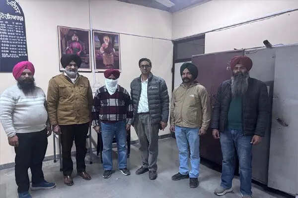 पंजाब विजीलेंस ने पटवारी को रिश्वत लेते रंगे हाथों पकड़ा