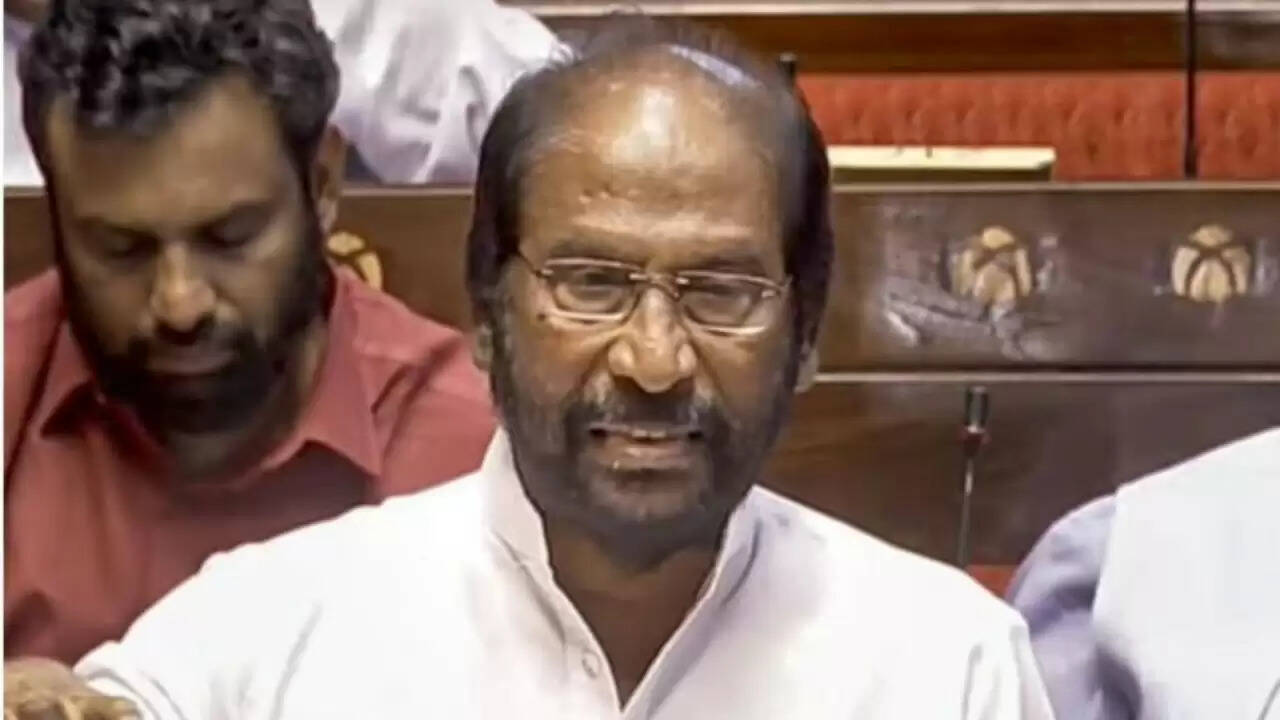 उपराष्ट्रपति चुनाव में DMK का तिरुची शिवा का नाम, BJP के राधाकृष्णन पर उठे सवाल