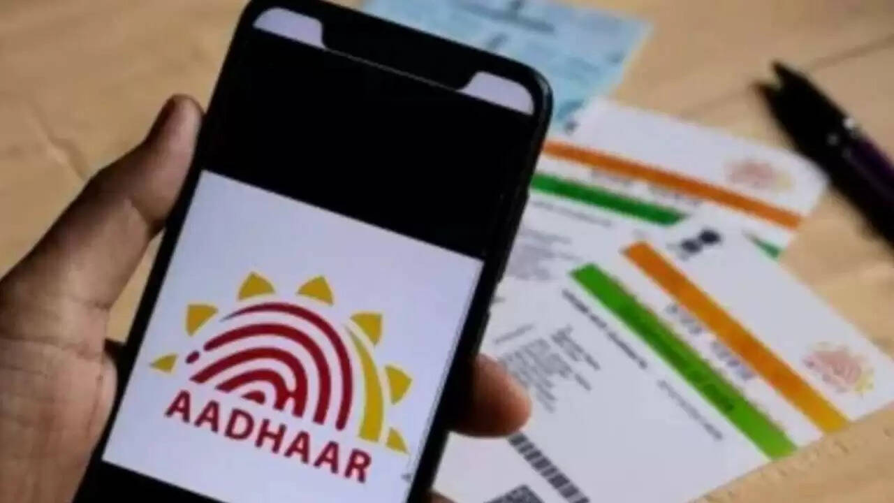 बिहार में आधार कार्ड विवाद: UIDAI प्रमुख का बड़ा बयान