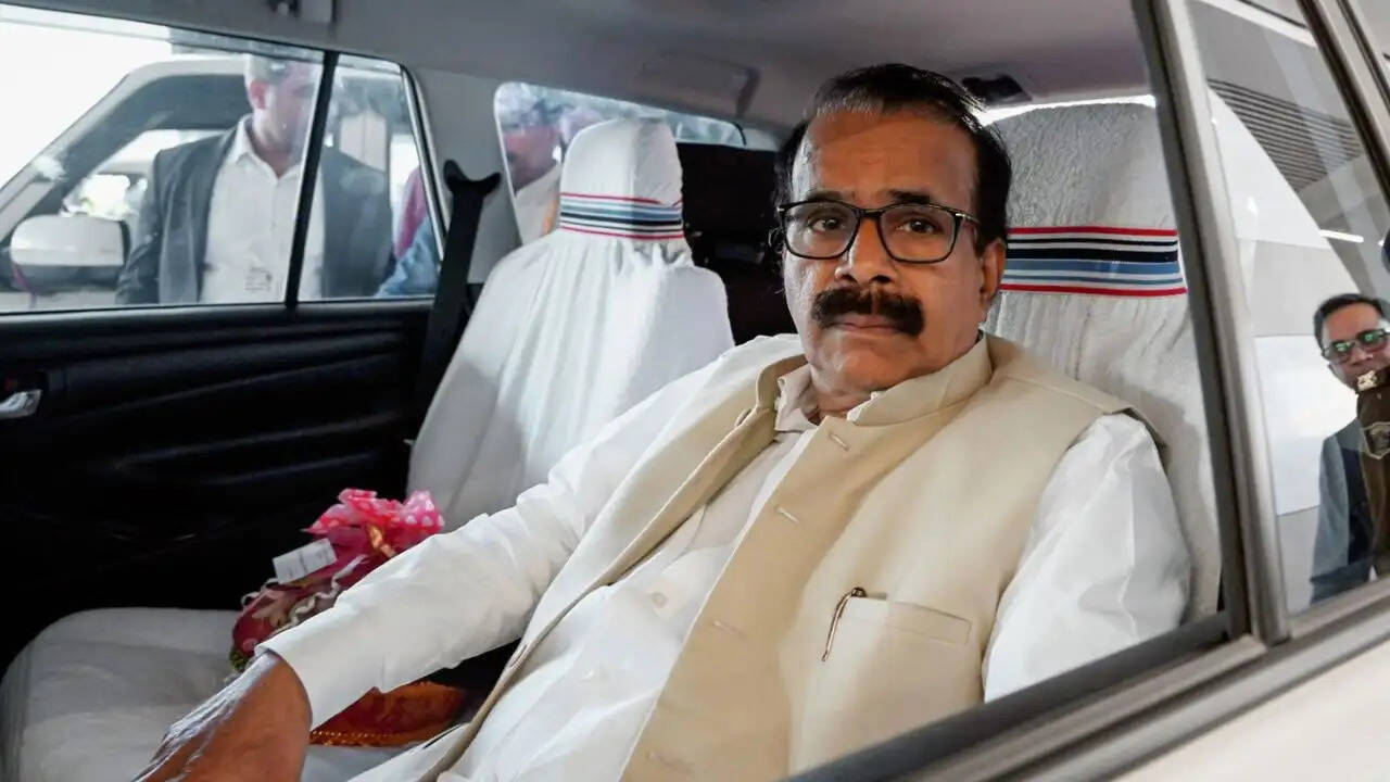 केंद्रीय मंत्री जॉर्ज कुरियन का इस्तीफा, मोदी सरकार में बदलाव की शुरुआत