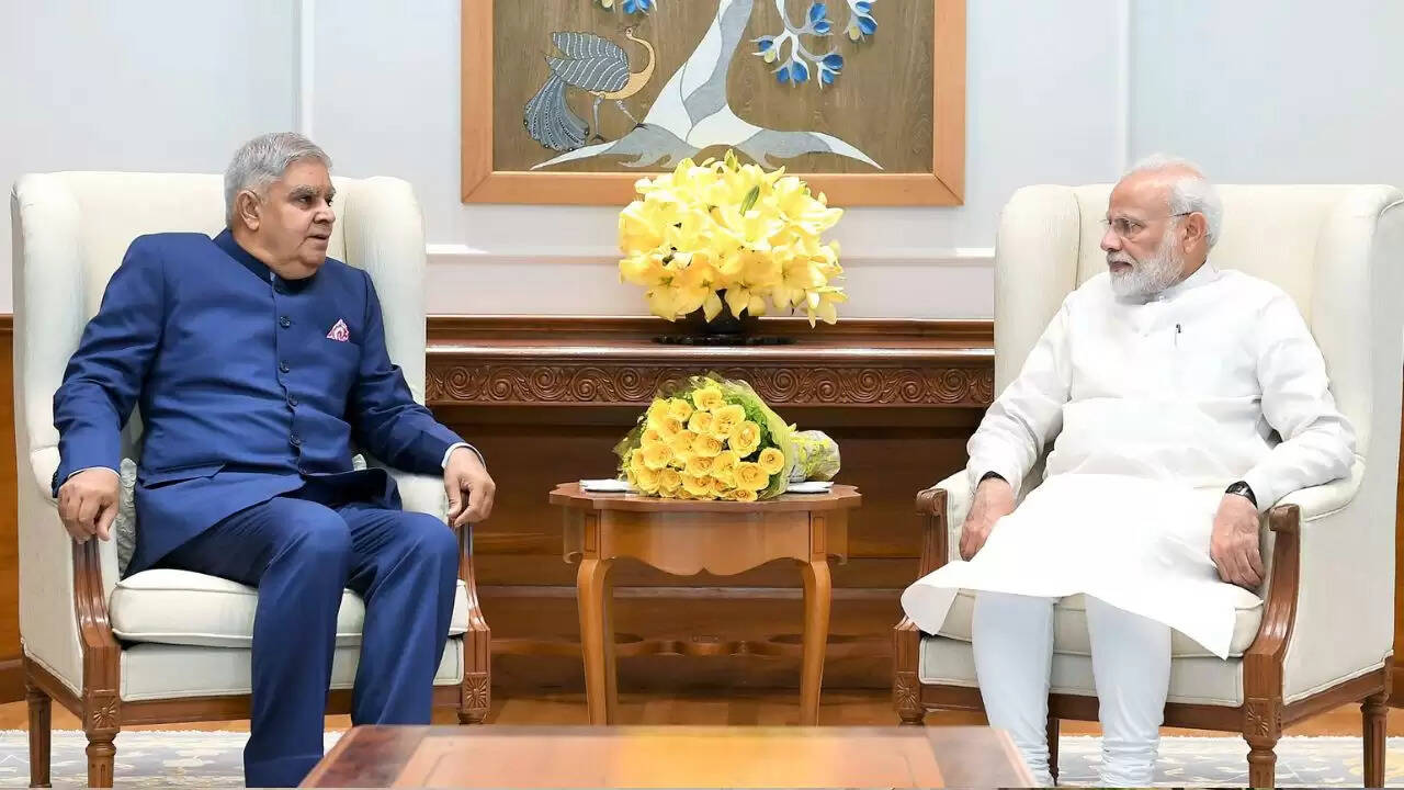 प्रधानमंत्री मोदी ने उपराष्ट्रपति धनखड़ की सराहना की