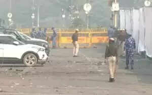 दिल्ली में लाल किले के पास कार विस्फोट के बाद सुरक्षा बढ़ाई गई
