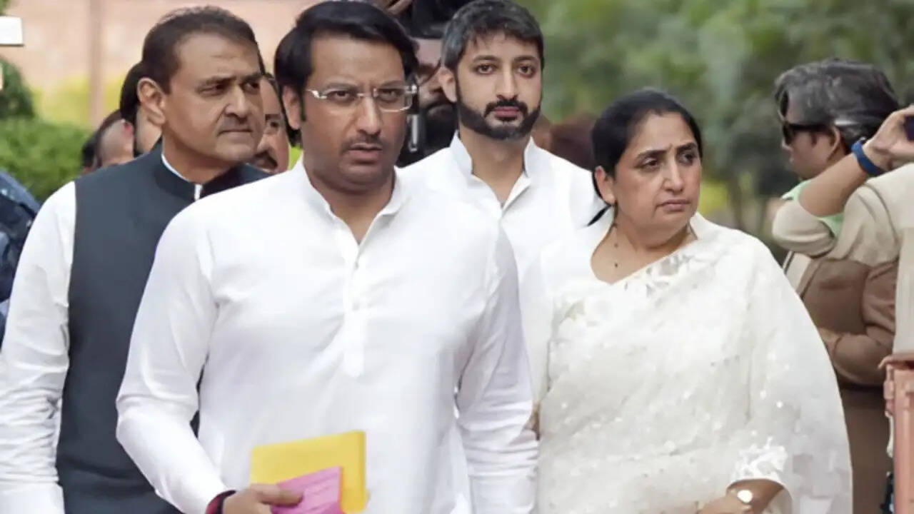 महाराष्ट्र की राजनीति में नया मोड़: सुनेत्रा पवार ने छोड़ी राज्यसभा सीट, बेटे पार्थ को मिली जिम्मेदारी