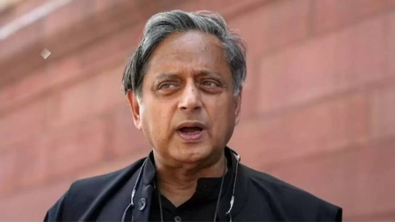 भारत में उपराष्ट्रपति चुनाव: शशि थरूर ने उठाए गंभीर सवाल