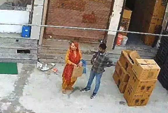 रेवाड़ी में पूर्व सैनिक की पत्नी से सोने के कुंडल चुराने की घटना