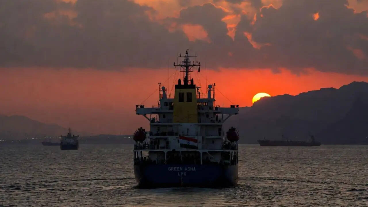 भारतीय जहाजों की हार्मुज जलडमरूमध्य में सुरक्षित आवाजाही