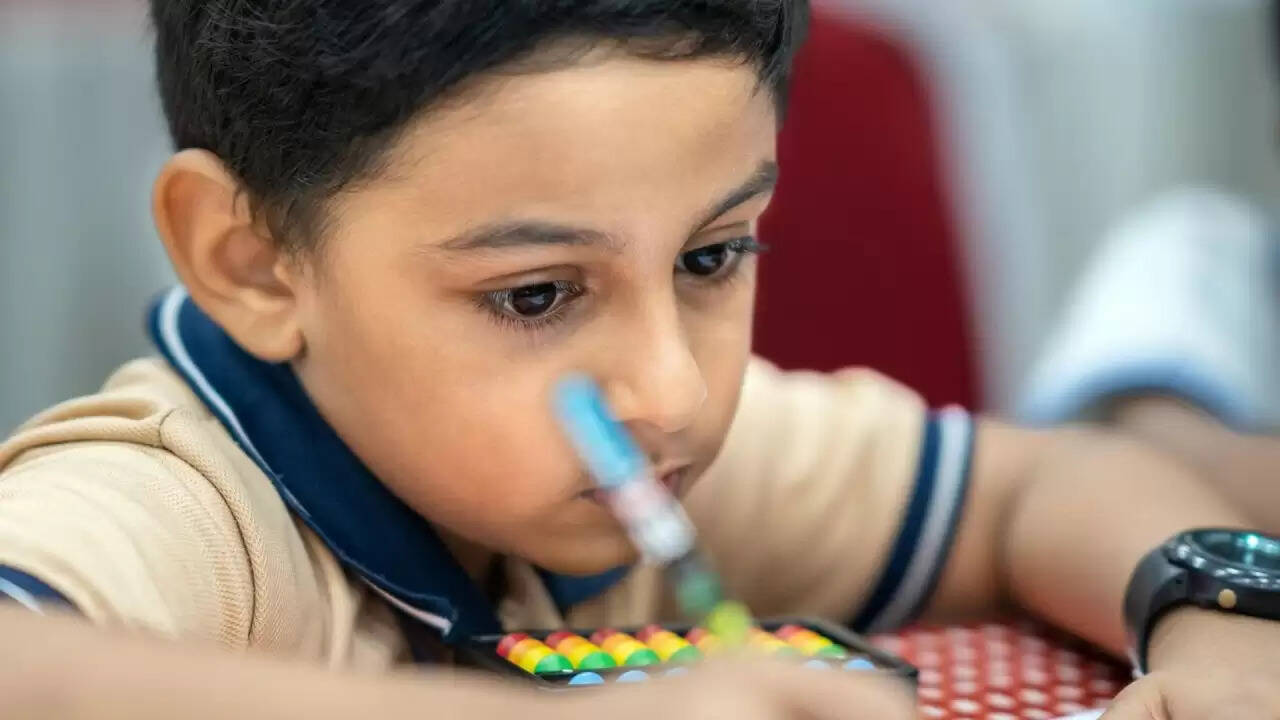 दिल्ली में वायु प्रदूषण के कारण 5वीं तक की कक्षाएं ऑनलाइन होंगी