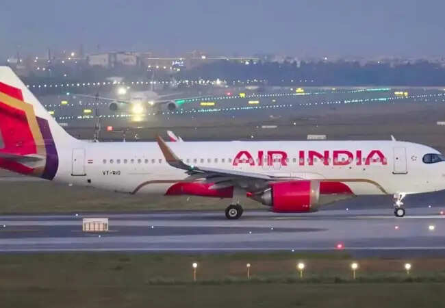 एयर इंडिया ने बढ़ाए टिकट मूल्य, जेट फ्यूल की कीमतों में उछाल का असर